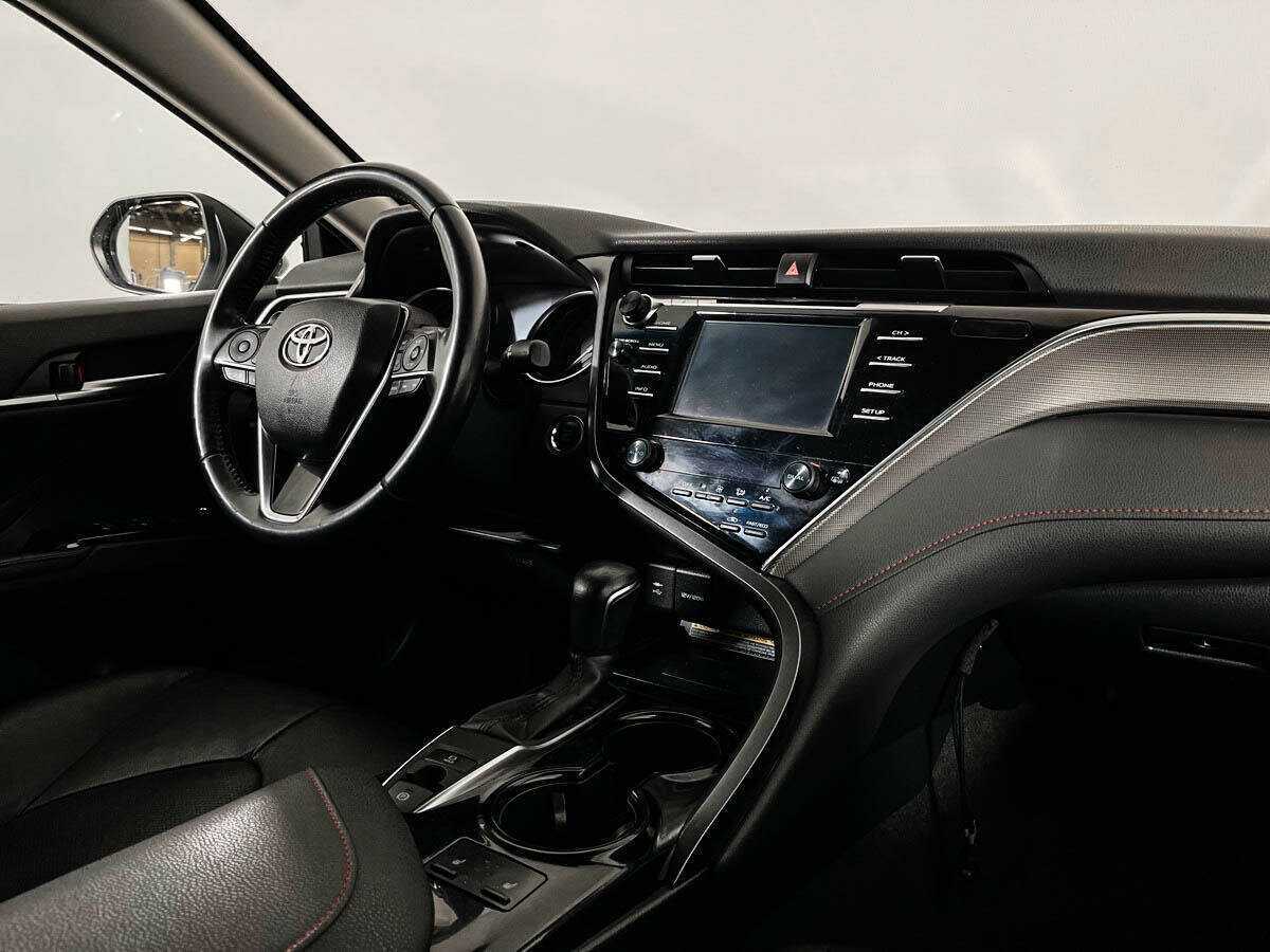 Toyota Camry 2020 года с пробегом. Фото: #8