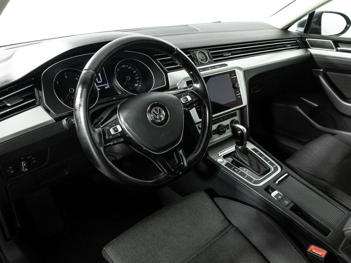 Volkswagen Passat 2019 года с пробегом. Фото: #10