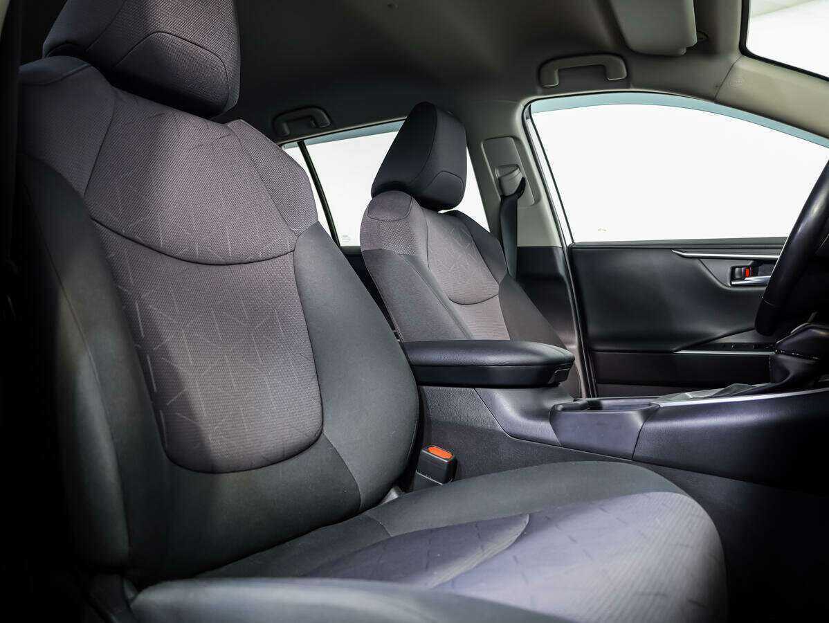 Toyota RAV4 2020 года с пробегом. Фото: #9