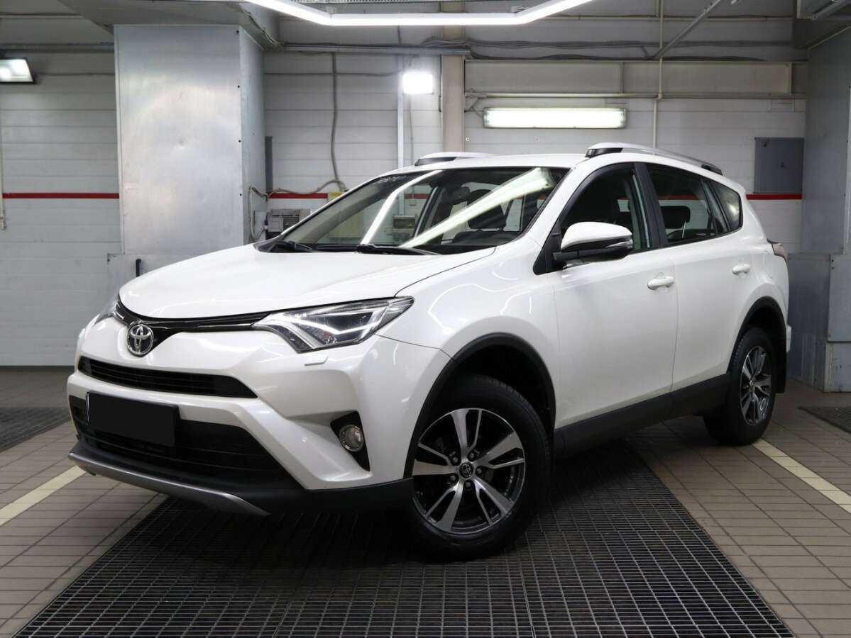 Toyota RAV4 2017 года с пробегом. Посмотреть фото