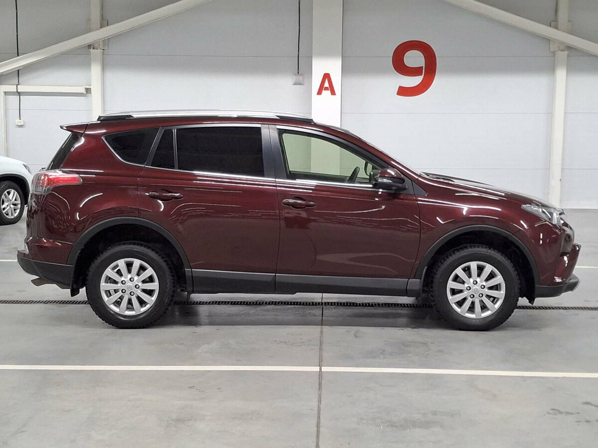 Toyota RAV4 2016 года с пробегом. Фото: #3
