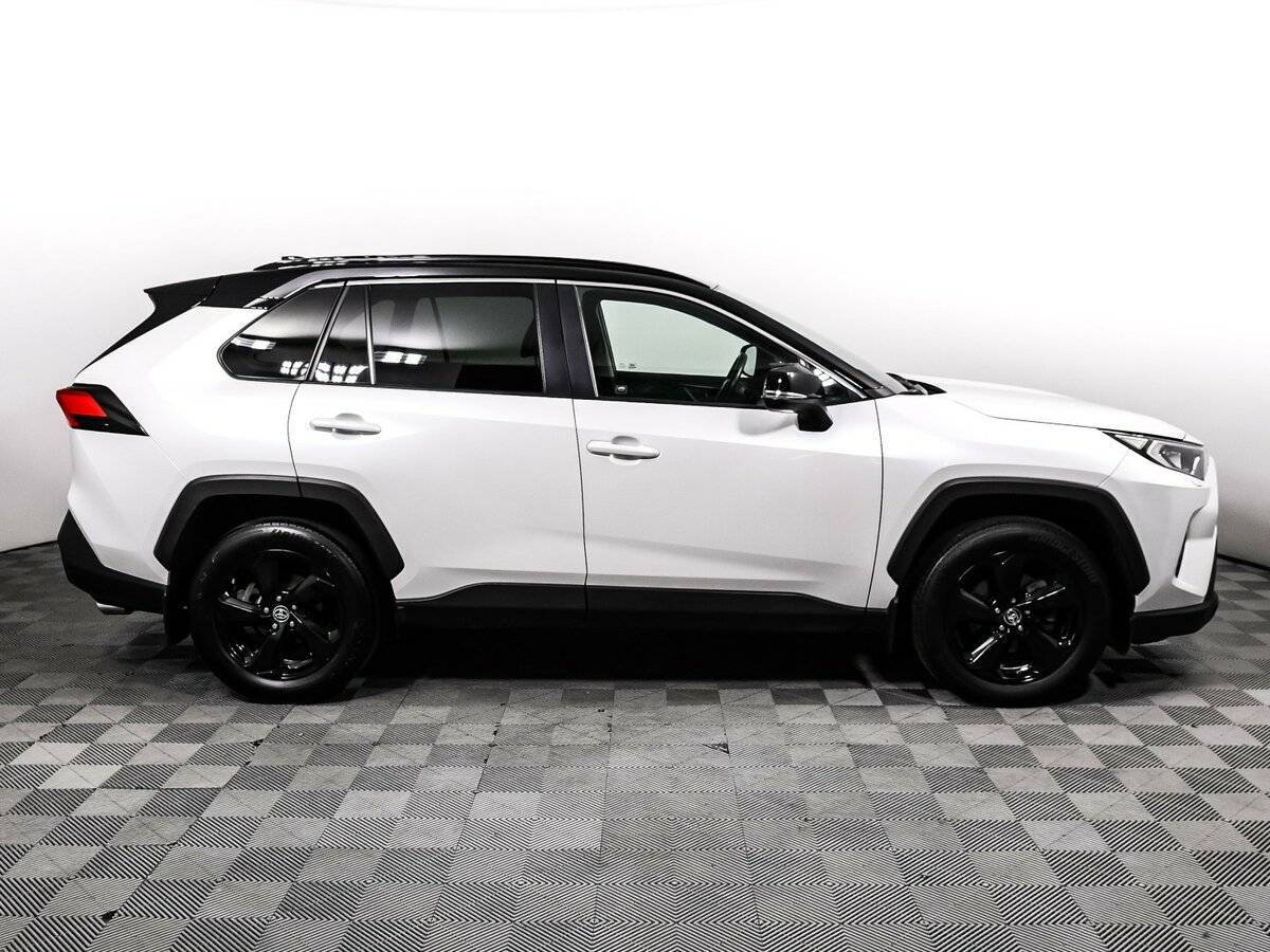 Toyota RAV4 2021 года с пробегом. Фото: #3