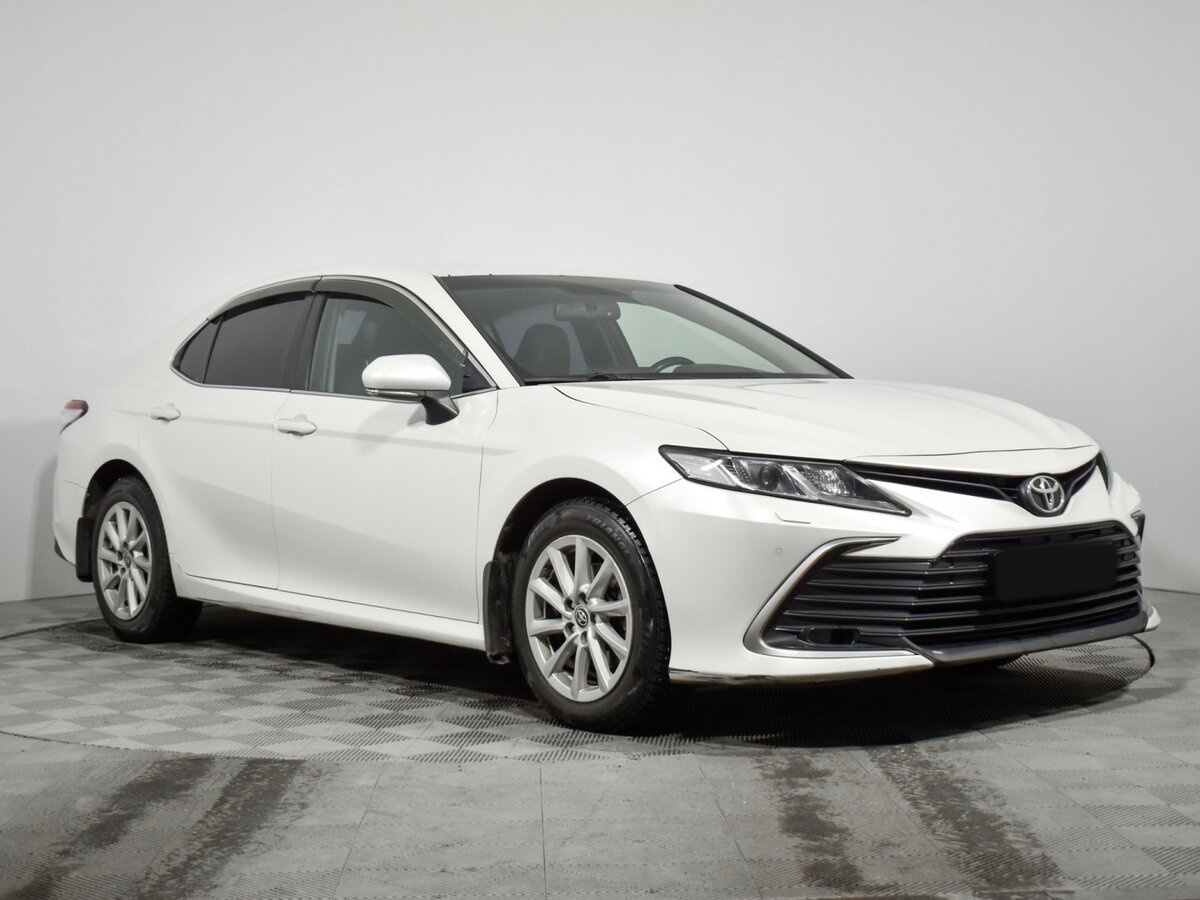 Toyota Camry 2022 года с пробегом. Фото: #2