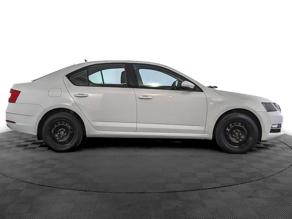 Skoda Octavia 2019 года с пробегом. Фото: #3