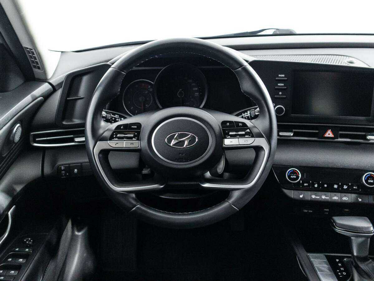 Hyundai Elantra 2021 года с пробегом. Фото: #17