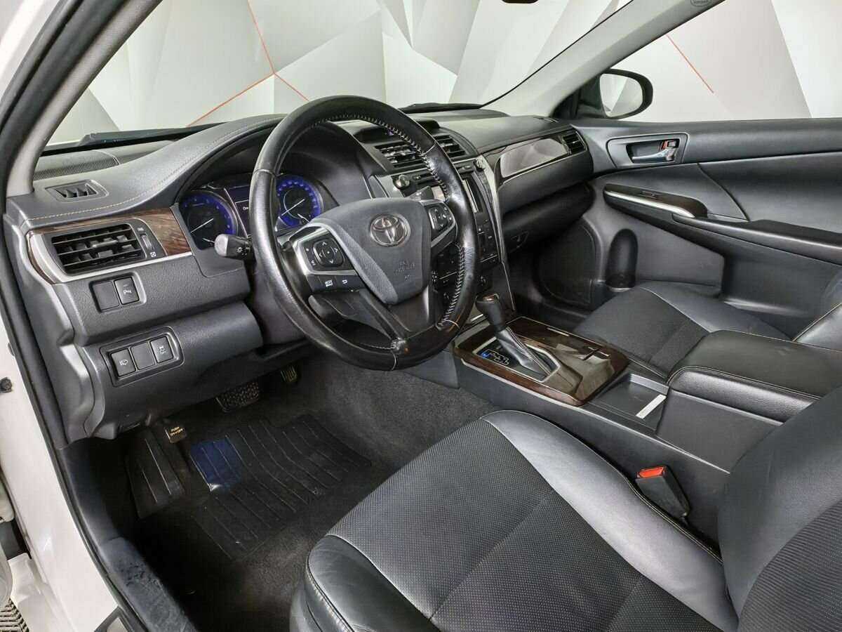Toyota Camry 2017 года с пробегом. Фото: #14