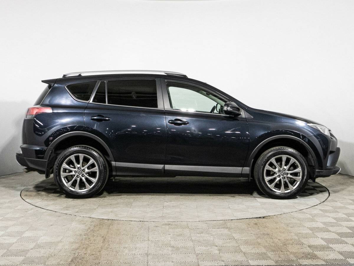 Toyota RAV4 2017 года с пробегом. Фото: #3