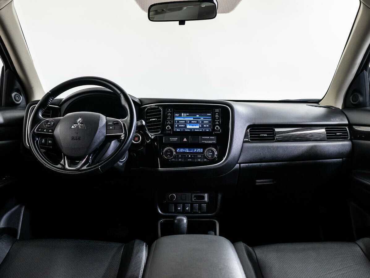 Mitsubishi Outlander 2017 года с пробегом. Фото: #9