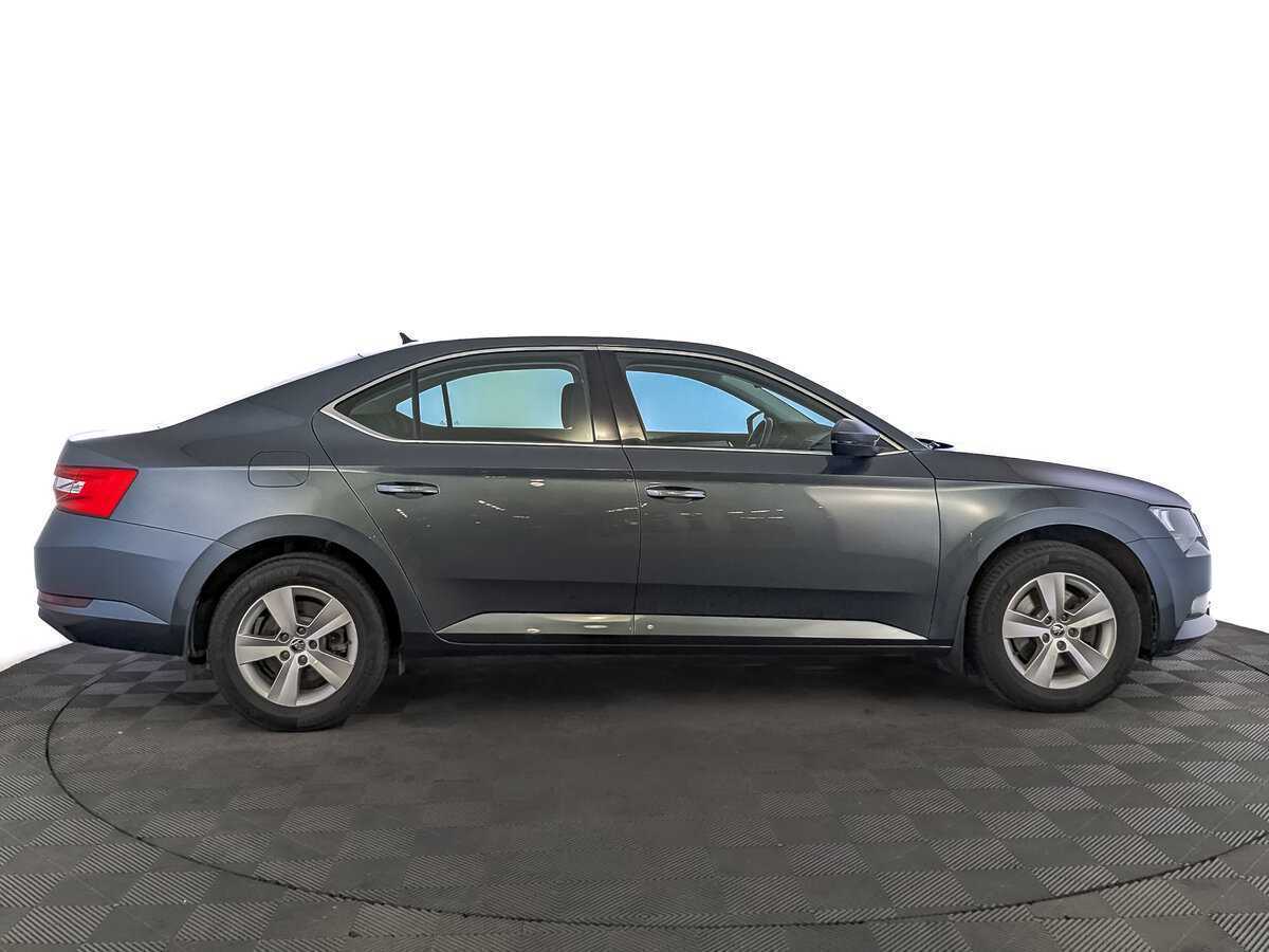 Skoda Superb 2019 года с пробегом. Фото: #3
