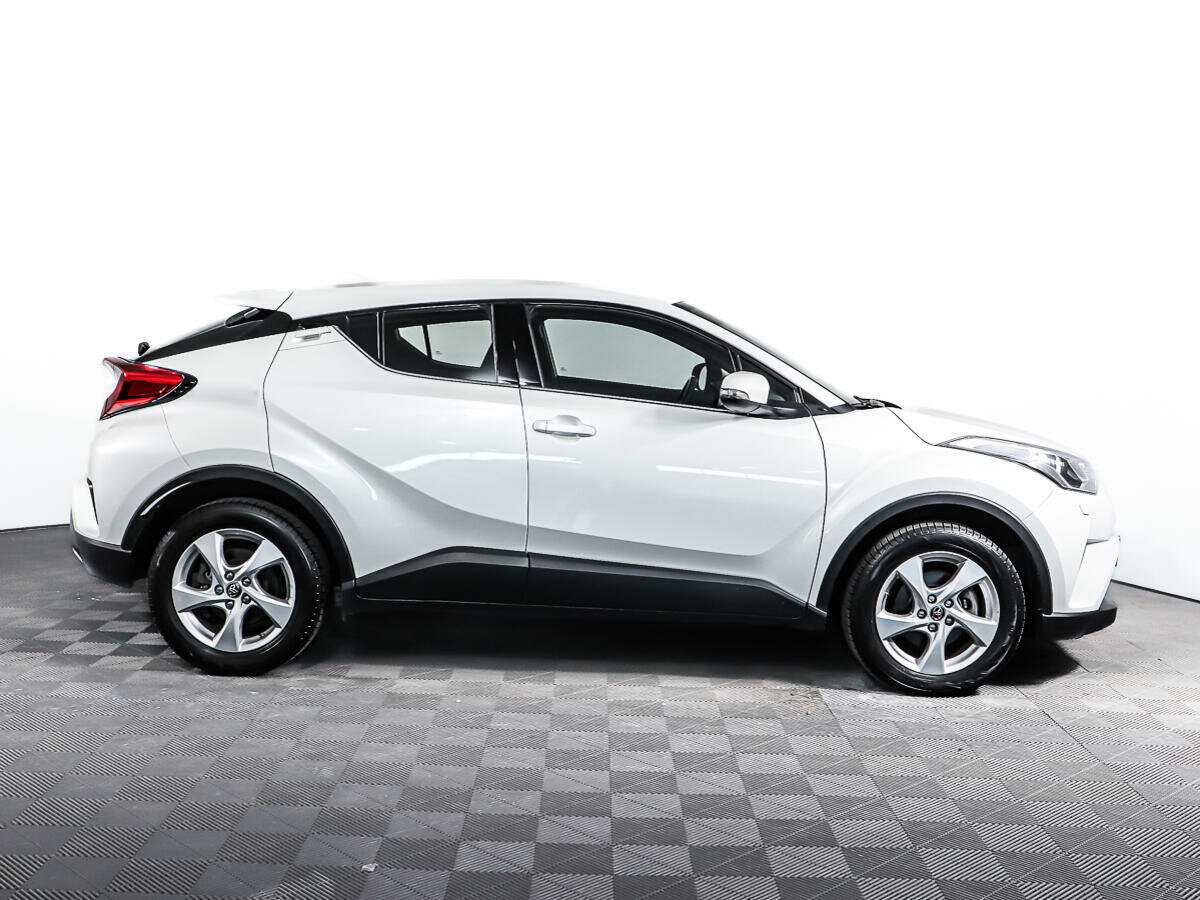 Toyota C-HR 2018 года с пробегом. Фото: #3
