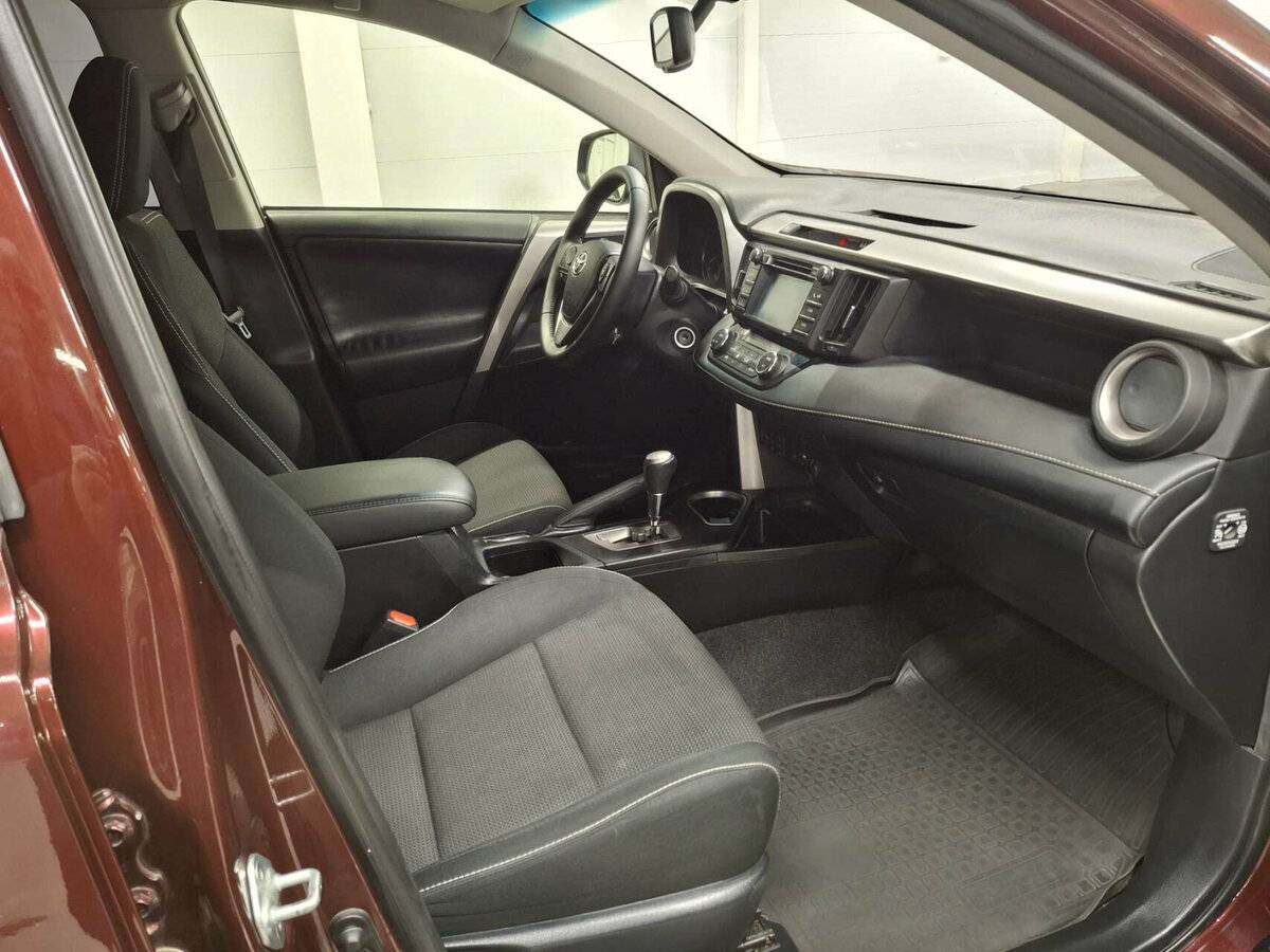 Toyota RAV4 2016 года с пробегом. Фото: #9