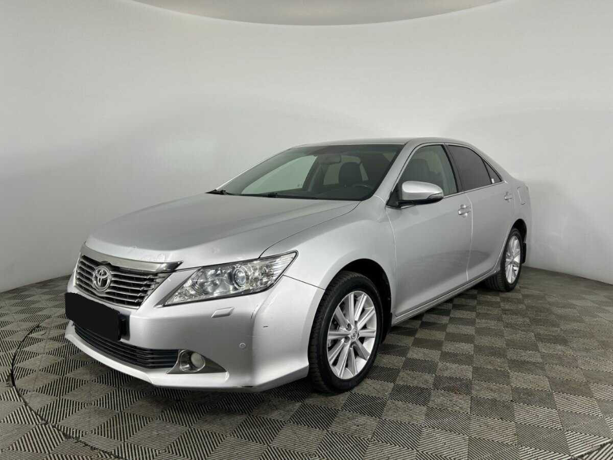 Toyota Camry 2013 года с пробегом. Посмотреть фото
