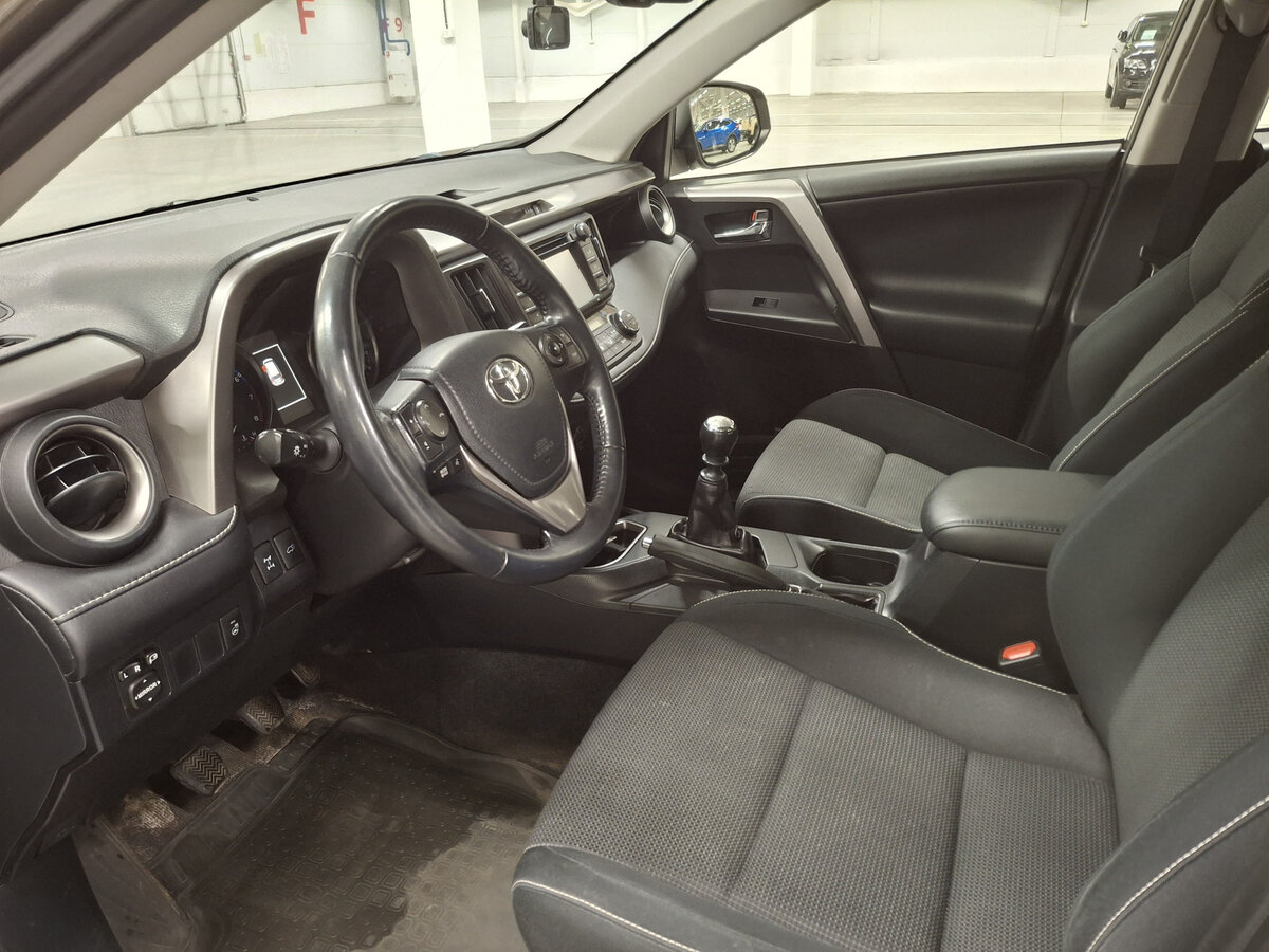 Toyota RAV4 2015 года с пробегом. Фото: #14