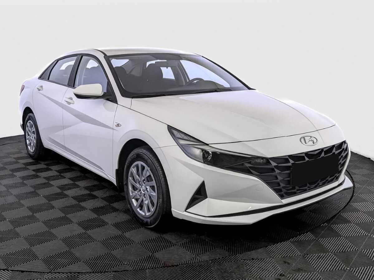 Hyundai Elantra 2022 года с пробегом. Фото: #2