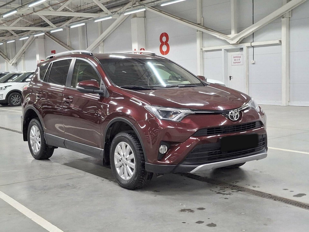 Toyota RAV4 2016 года с пробегом. Фото: #2
