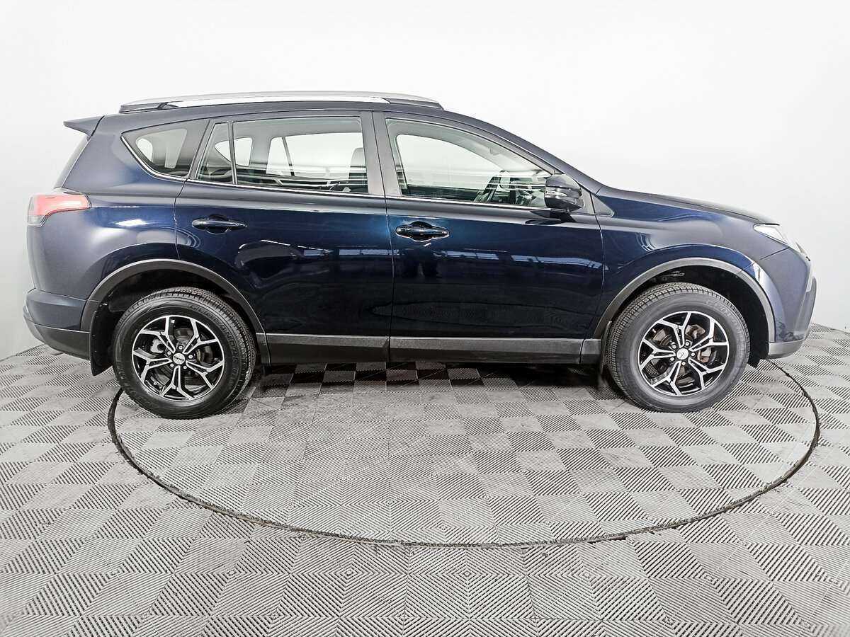 Toyota RAV4 2018 года с пробегом. Фото: #3