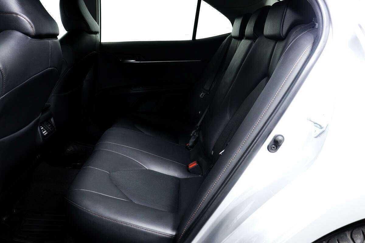 Toyota Camry 2018 года с пробегом. Фото: #11