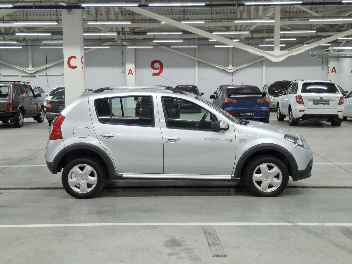 Renault Sandero 2013 года с пробегом. Фото: #3