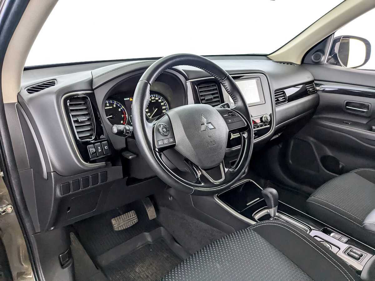 Mitsubishi Outlander 2021 года с пробегом. Фото: #12