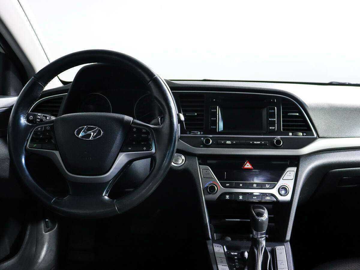Hyundai Elantra 2018 года с пробегом. Фото: #7