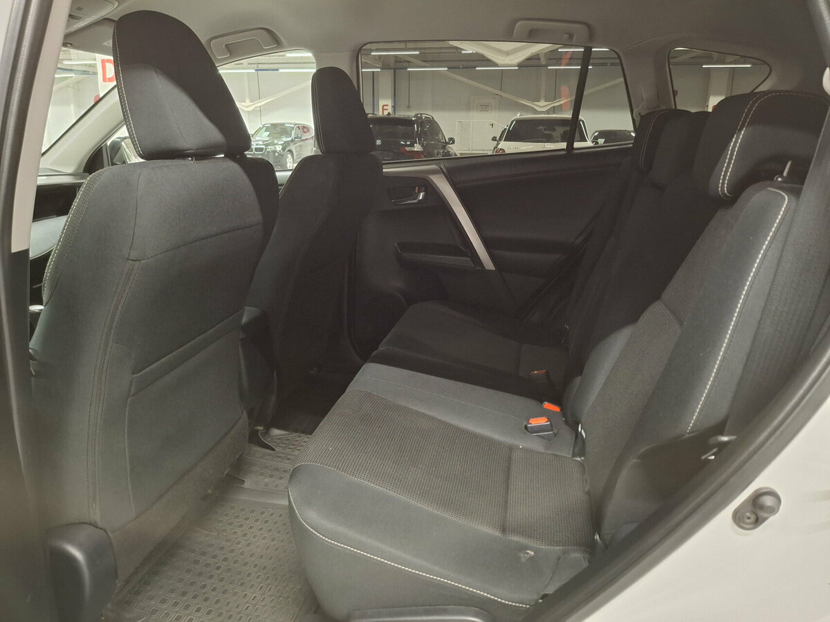 Toyota RAV4 2016 года с пробегом. Фото: #11