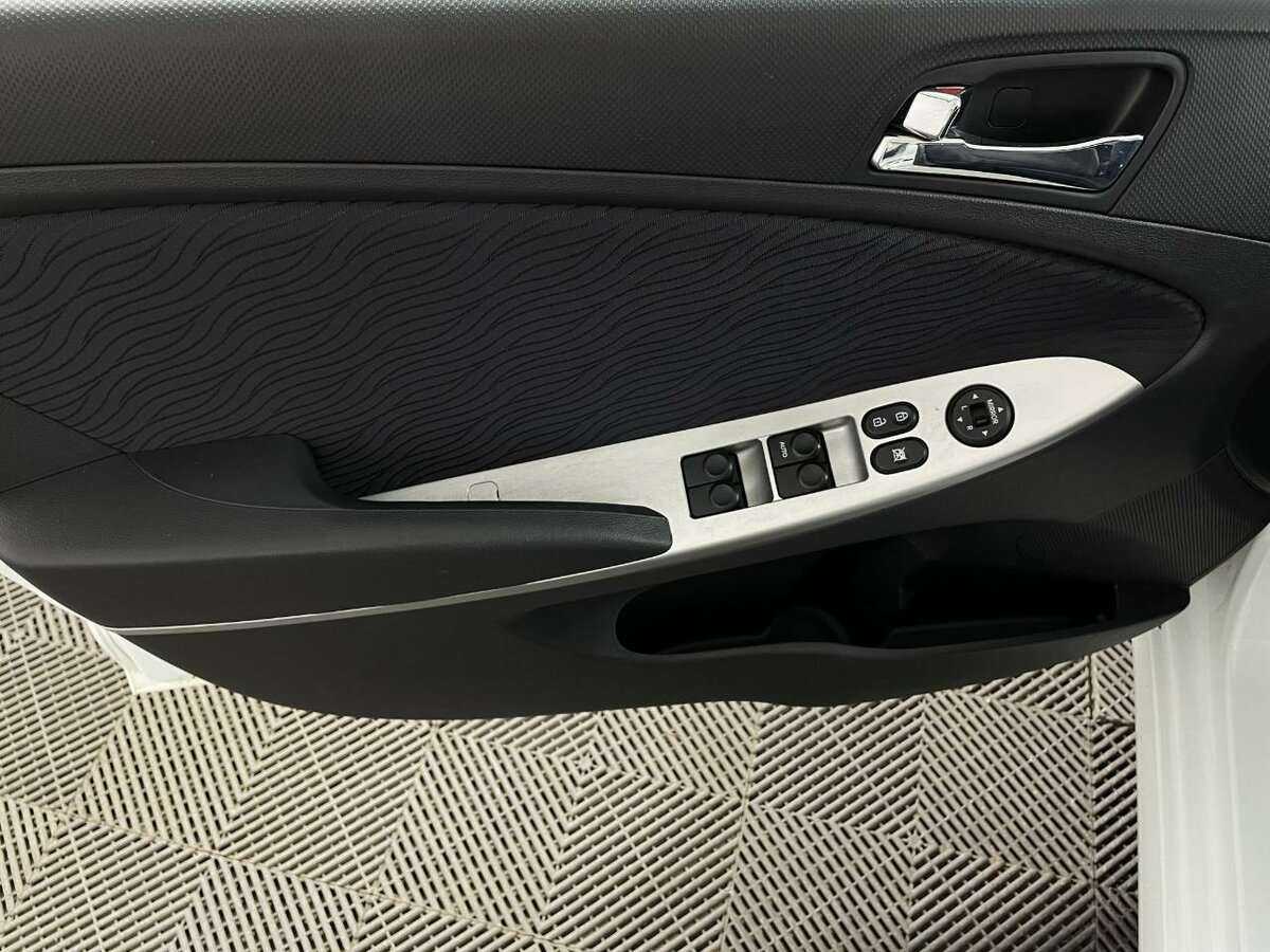Hyundai Solaris 2012 года с пробегом. Фото: #7