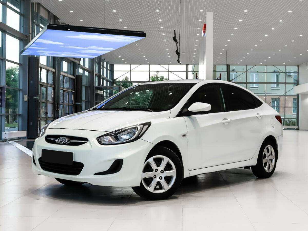 Hyundai Solaris 2012 года с пробегом. Посмотреть фото
