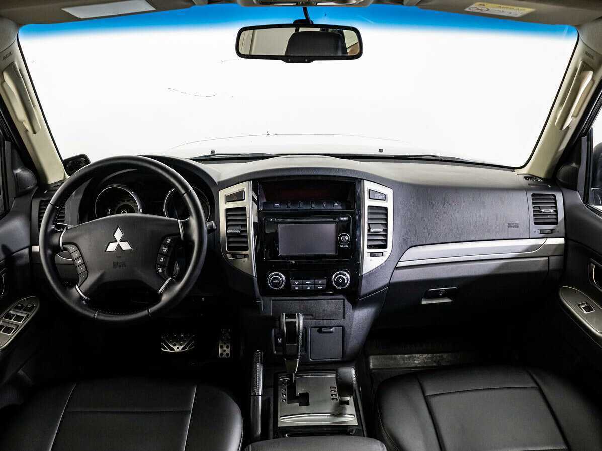 Mitsubishi Pajero 2015 года с пробегом. Фото: #11