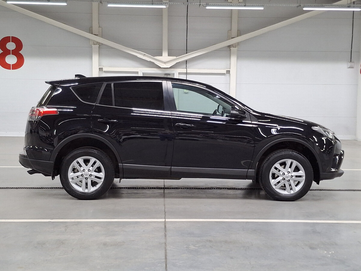 Toyota RAV4 2019 года с пробегом. Фото: #3