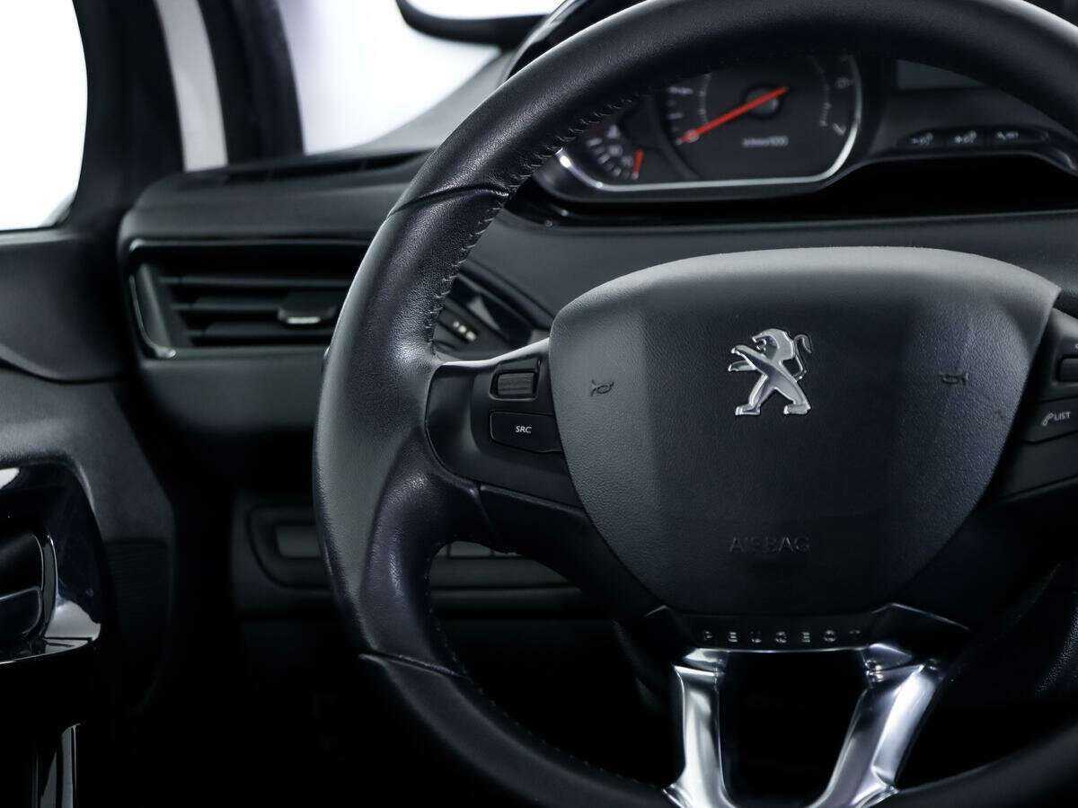 Peugeot 208 2013 года с пробегом. Фото: #11