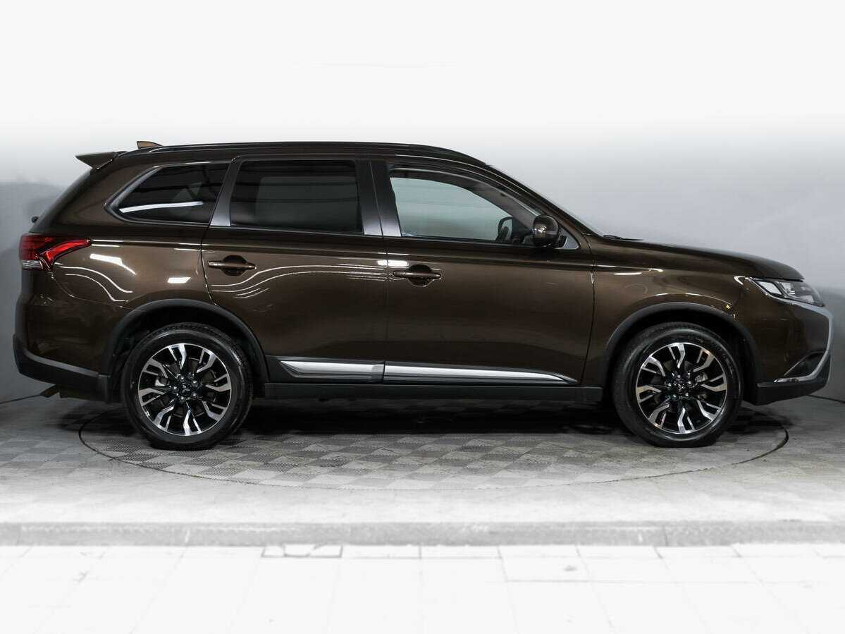 Mitsubishi Outlander 2021 года с пробегом. Фото: #3