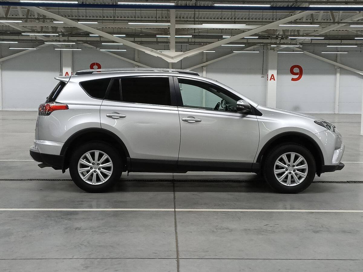 Toyota RAV4 2019 года с пробегом. Фото: #3