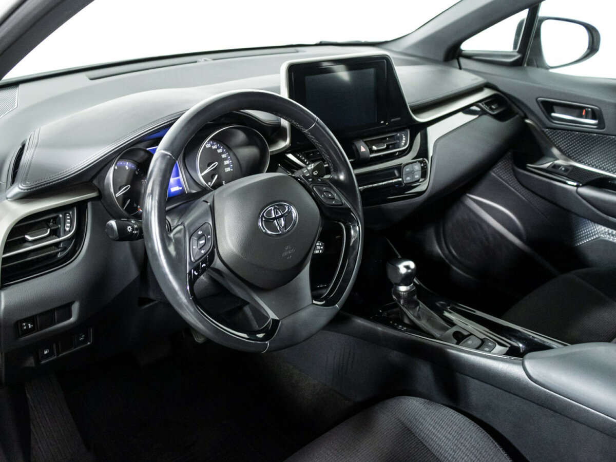 Toyota C-HR 2018 года с пробегом. Фото: #10