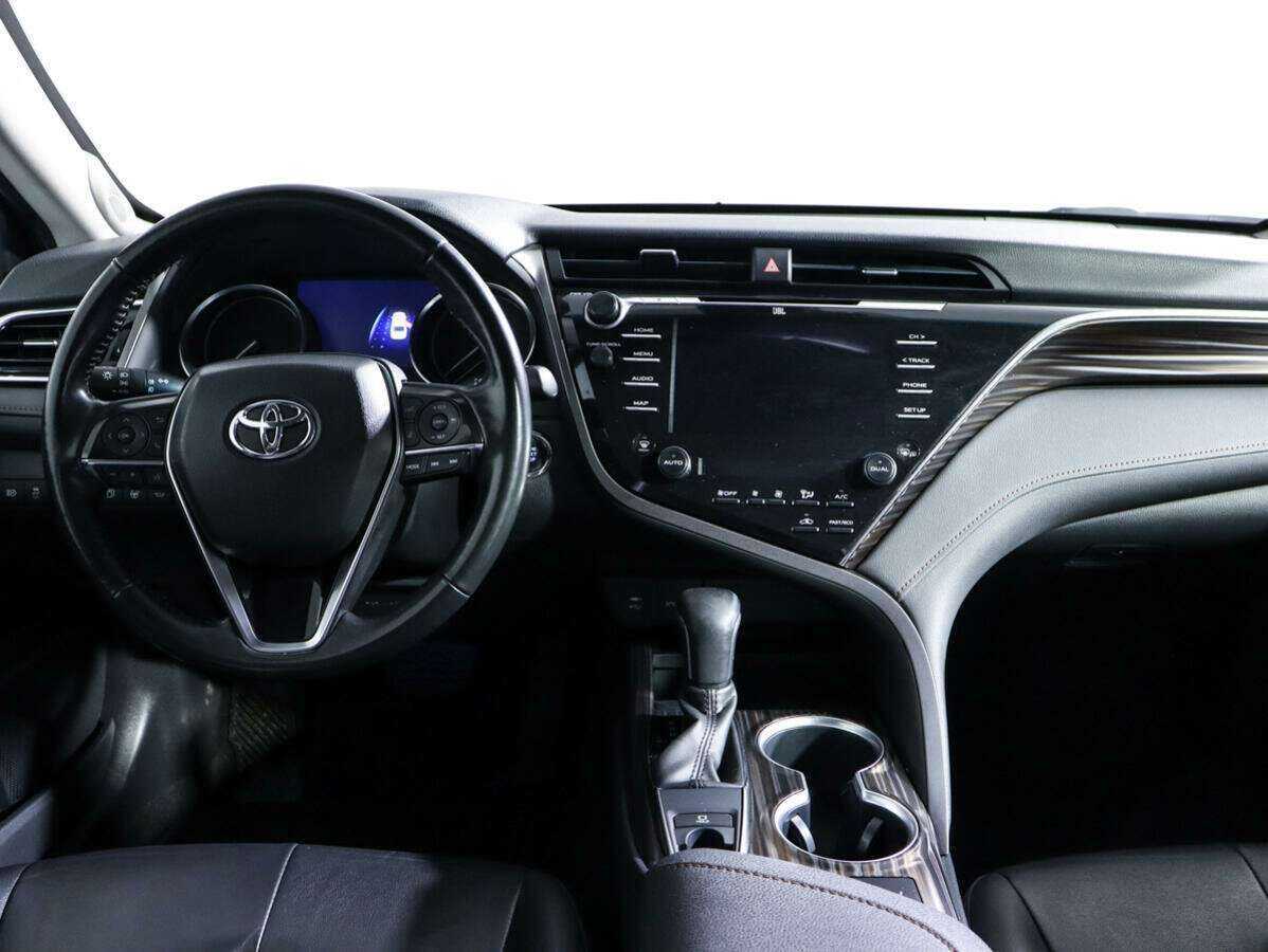 Toyota Camry 2018 года с пробегом. Фото: #8