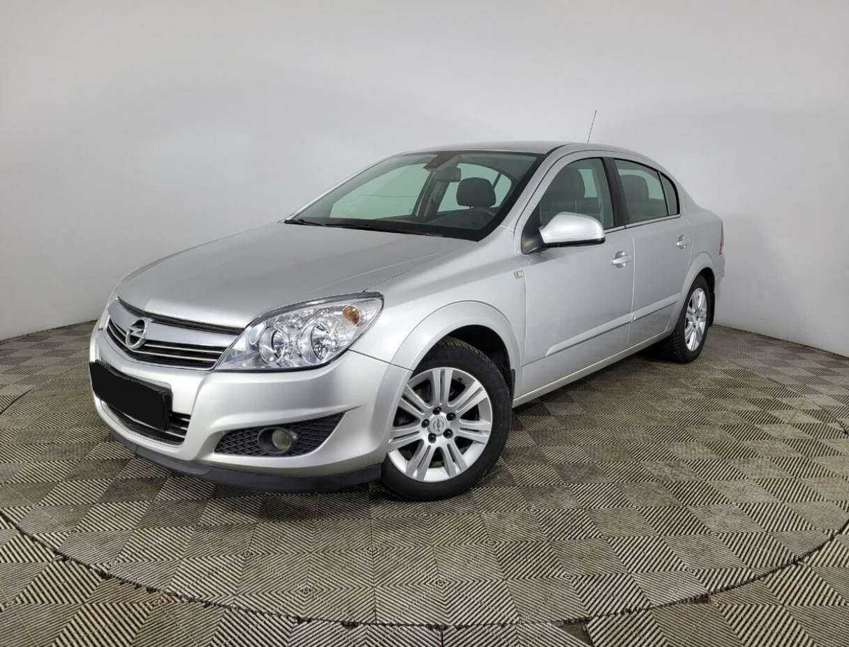 Opel Astra 2012 года с пробегом. Посмотреть фото