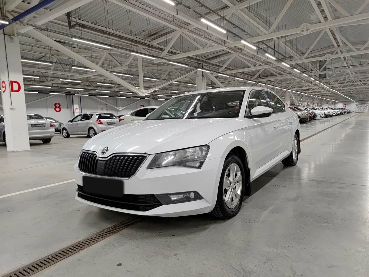 Skoda Superb 2016 года с пробегом. Посмотреть фото