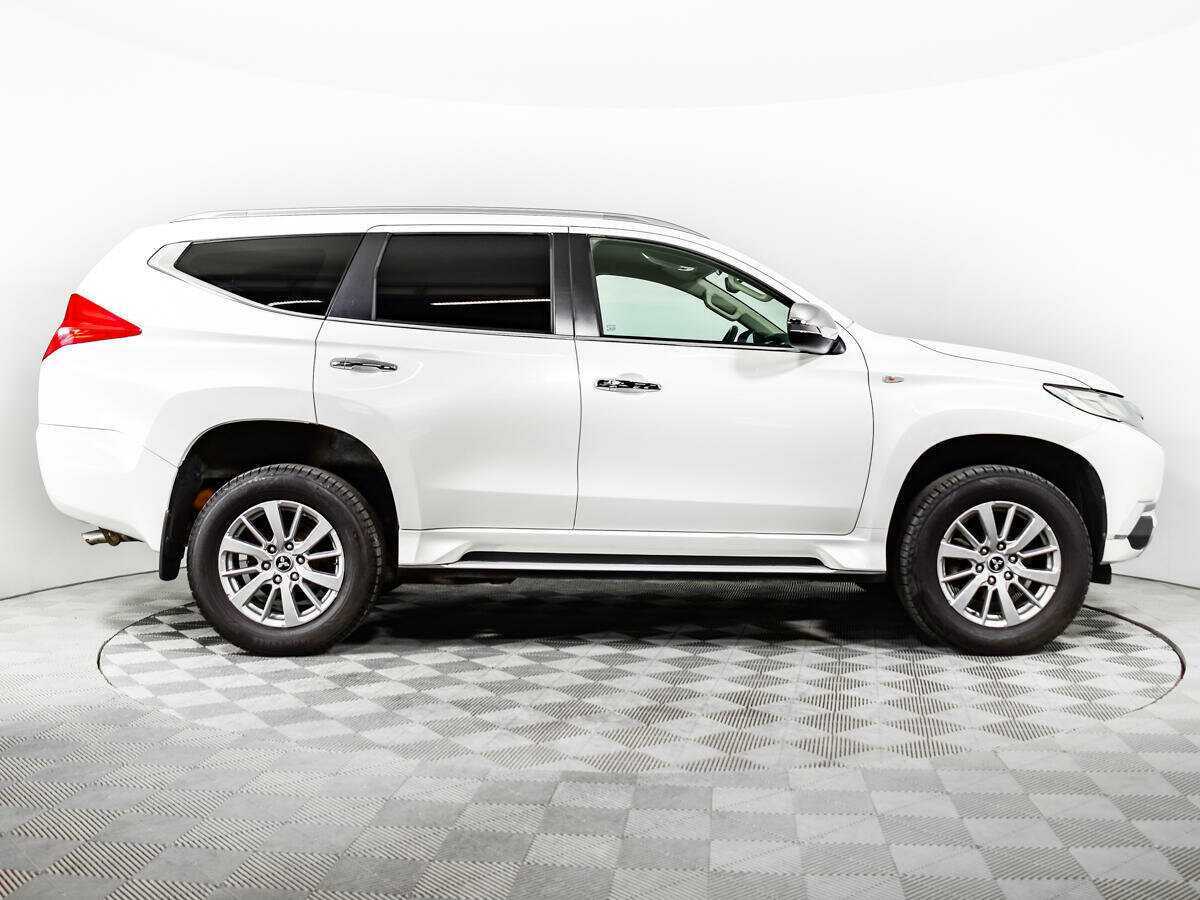 Mitsubishi Pajero Sport 2017 года с пробегом. Фото: #3