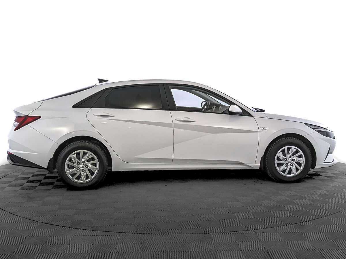 Hyundai Elantra 2022 года с пробегом. Фото: #3